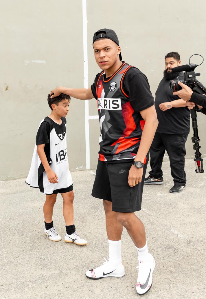 Kylian Mbapp Shows Off Unreleased PSG x Jordan 19 20 Collection